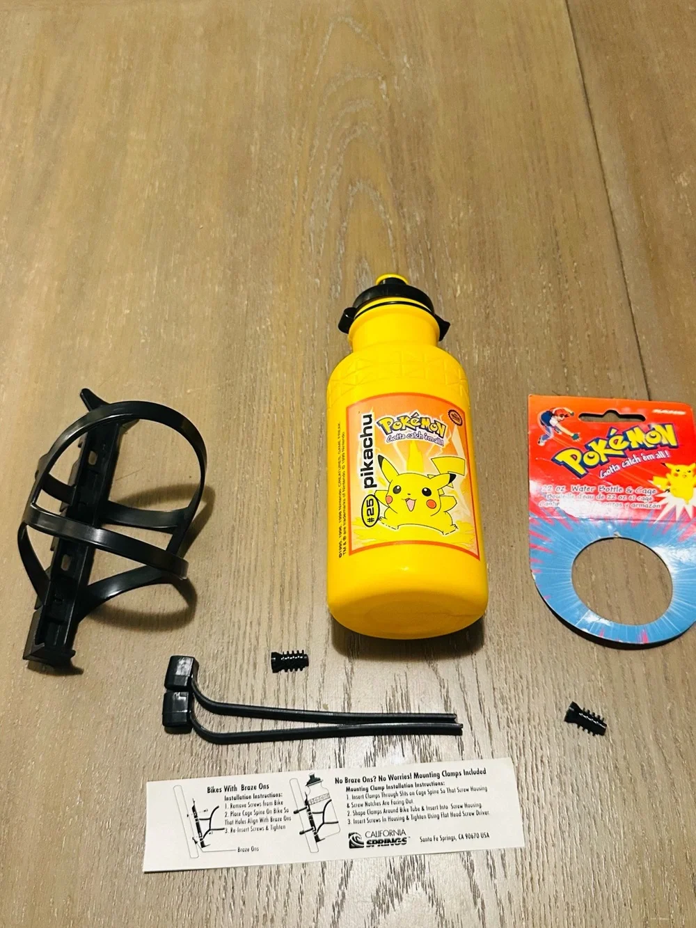Pokémon Pikachu 22oz Water Bottle with Cage,Mount and screws 1999 Vintage